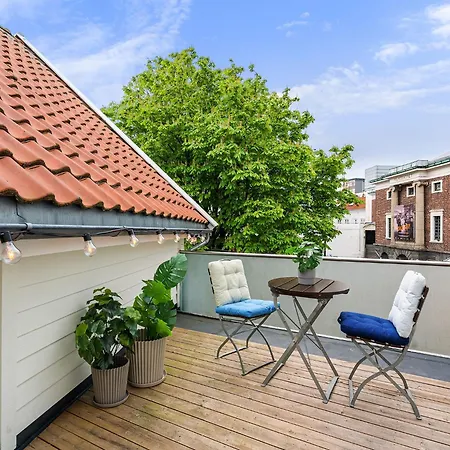 Charming Rooftop In Heart Of Appartamento *